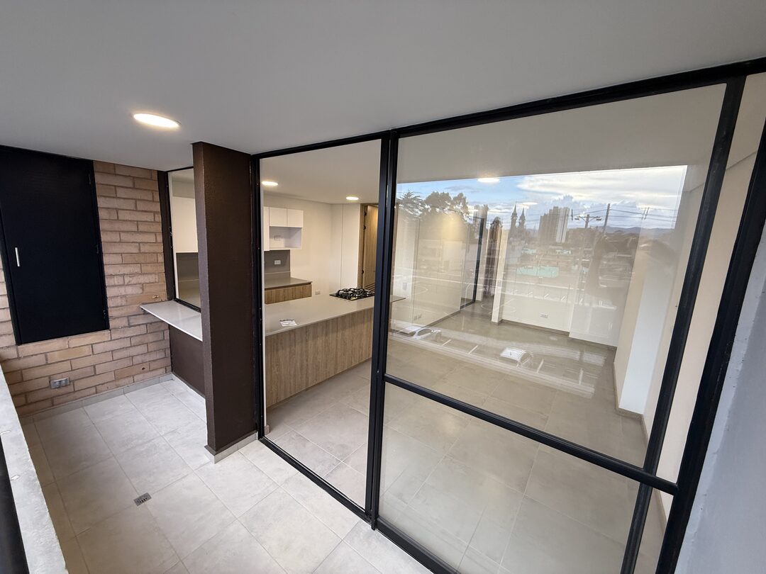 Estrena apto en San Antonio Pereira. 2 habitaciones + estudio y terraza + 2 parqueaderos. Arriendo. — foto 2