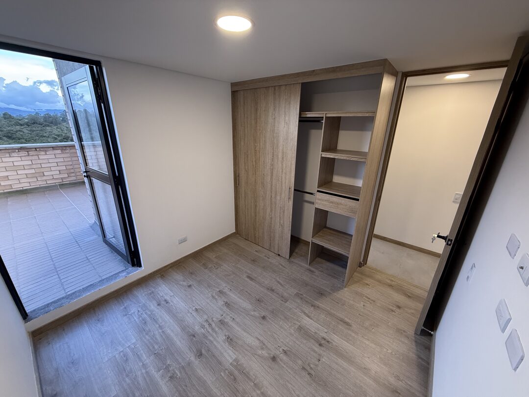 Estrena apto en San Antonio Pereira. 2 habitaciones + estudio y terraza + 2 parqueaderos. Arriendo. — foto 5