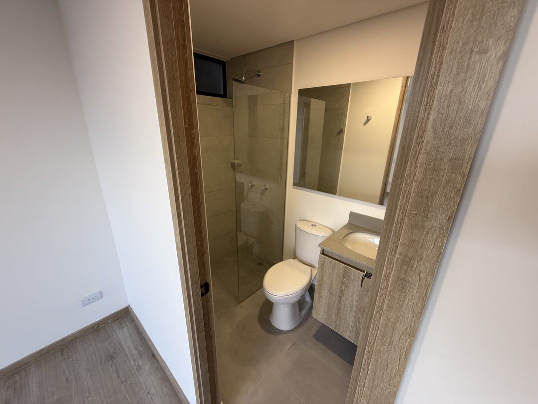 Estrena apto en San Antonio Pereira. 2 habitaciones + estudio y terraza + 2 parqueaderos. Arriendo. — foto 7